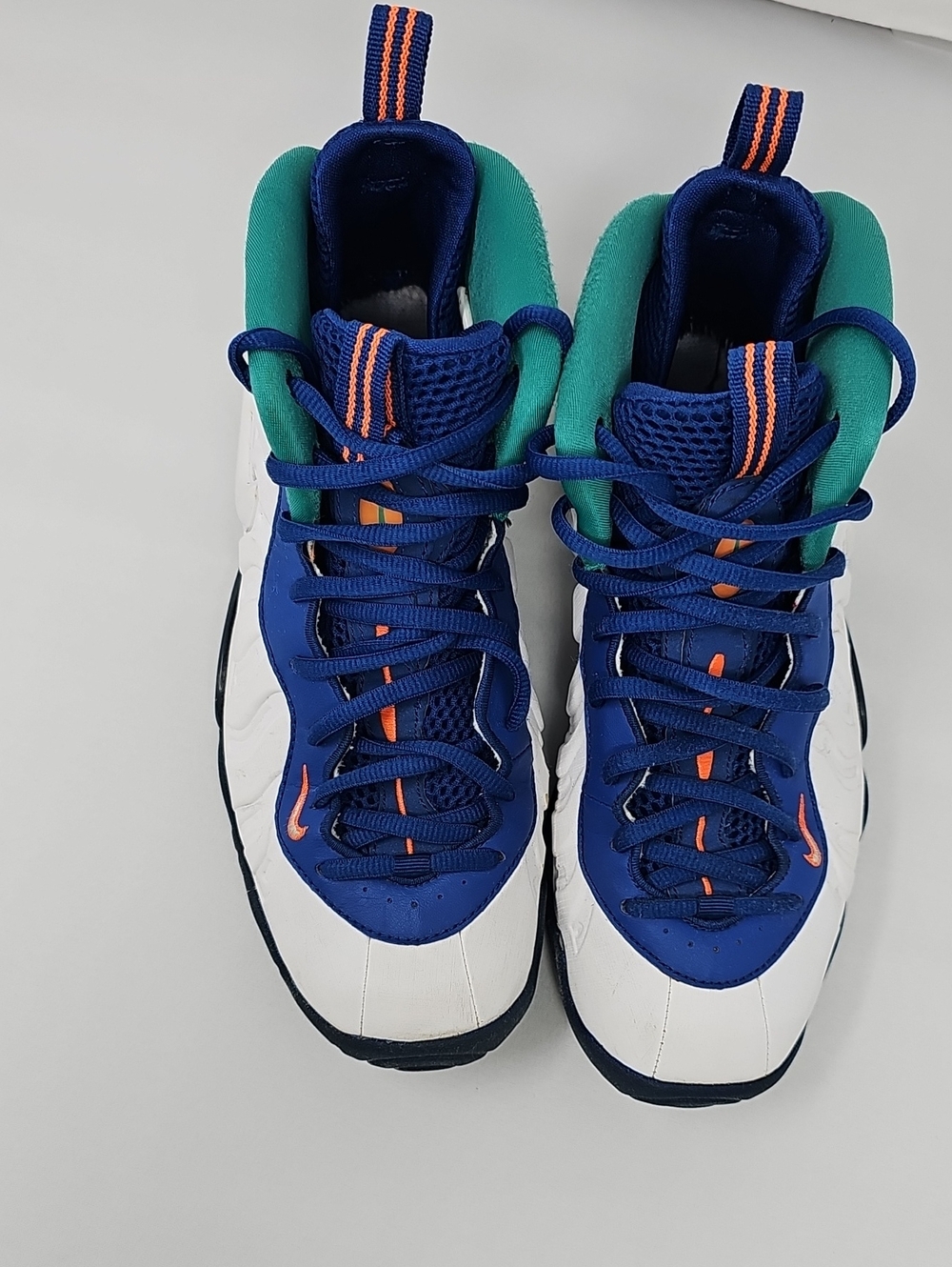 Nike Youth Athletic Sneakers in Blue, White & Green - Classic Sport Style Size 7